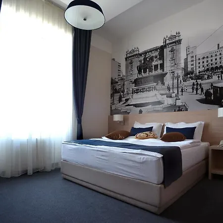 Bed and Breakfast Five Points Square - Center 4*