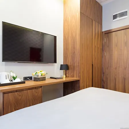 Bed and Breakfast Five Points Square - Center Βελιγράδι