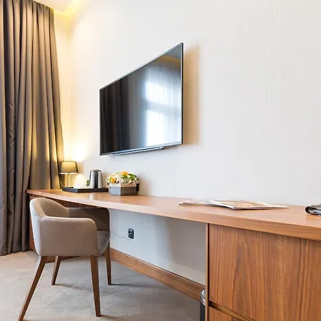 Five Points Square - Center 4* Βελιγράδι